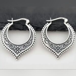 ♥️I Individually $10 Or Like Any 5/$20 Elegant Silver Filgree Earrings